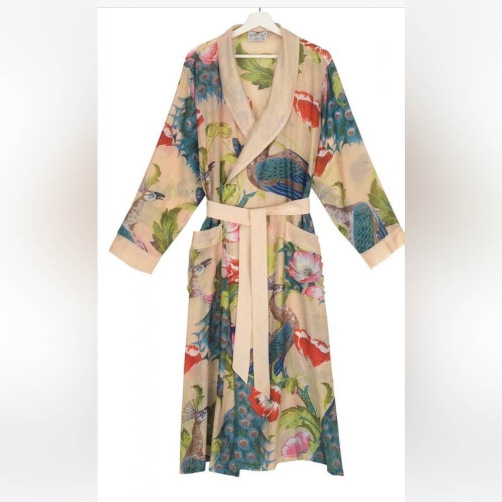 One hundred stars Poppies and Peacocks robe